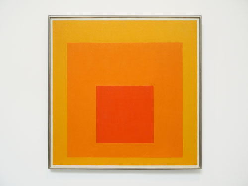 Homage to the Square-Warm-Near_Josef Albers